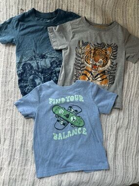 3 Graphic Tees Lot